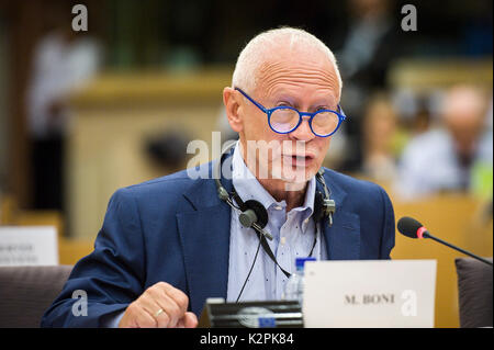 Brüssel, Bxl, Belgien. 31 Aug, 2017. Michal Boni Mitglied des Europäischen Parlaments (MDEP) während der Debatte über die Rechtsstaatlichkeit in Polen an der Ausschuss des Europäischen Parlaments für Bürgerliche Freiheiten, Justiz und Inneres in Brüssel, Belgien, am 31.08.2017 von Wiktor Dabkowski Credit: Wiktor Dabkowski/ZUMA Draht/Alamy leben Nachrichten Stockfoto