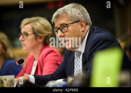 Brüssel, Bxl, Belgien. 31 Aug, 2017. Ryszard Czarnecki Mitglied des Europäischen Parlaments (MDEP) während der Debatte über die Rechtsstaatlichkeit in Polen an der Ausschuss des Europäischen Parlaments für Bürgerliche Freiheiten, Justiz und Inneres in Brüssel, Belgien, am 31.08.2017 von Wiktor Dabkowski Credit: Wiktor Dabkowski/ZUMA Draht/Alamy leben Nachrichten Stockfoto