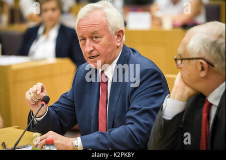Brüssel, Bxl, Belgien. 31 Aug, 2017. Boguslaw Liberadzki Mitglied des Europäischen Parlaments (MDEP) während der Debatte über die Rechtsstaatlichkeit in Polen an der Ausschuss des Europäischen Parlaments für Bürgerliche Freiheiten, Justiz und Inneres in Brüssel, Belgien, am 31.08.2017 von Wiktor Dabkowski Credit: Wiktor Dabkowski/ZUMA Draht/Alamy leben Nachrichten Stockfoto