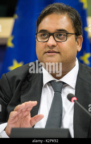 Brüssel, Bxl, Belgien. 31 Aug, 2017. Claude MORAES Mitglied des Europäischen Parlaments (MDEP) während der Debatte über die Rechtsstaatlichkeit in Polen an der Ausschuss des Europäischen Parlaments für Bürgerliche Freiheiten, Justiz und Inneres in Brüssel, Belgien, am 31.08.2017 von Wiktor Dabkowski Credit: Wiktor Dabkowski/ZUMA Draht/Alamy leben Nachrichten Stockfoto