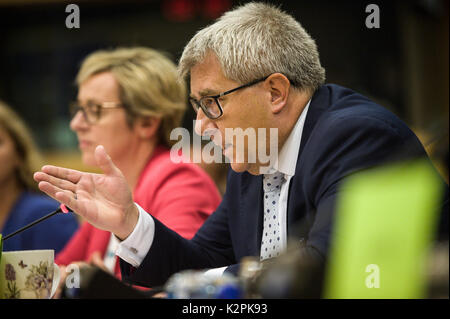 Brüssel, Bxl, Belgien. 31 Aug, 2017. Ryszard Czarnecki Mitglied des Europäischen Parlaments (MDEP) während der Debatte über die Rechtsstaatlichkeit in Polen an der Ausschuss des Europäischen Parlaments für Bürgerliche Freiheiten, Justiz und Inneres in Brüssel, Belgien, am 31.08.2017 von Wiktor Dabkowski Credit: Wiktor Dabkowski/ZUMA Draht/Alamy leben Nachrichten Stockfoto