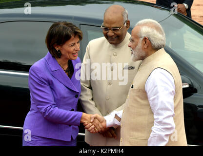 New Delhi, Indien. 31 Aug, 2017. Indische Ministerpräsident Narendra Modi (R) und Indischen Präsidenten Ram Nath Kovind (C) willkommen, die Schweizer Bundespräsidentin Doris Leuthard in Neu Delhi, Indien, 31. August 2017. Credit: Partha Sarkar/Xinhua/Alamy leben Nachrichten Stockfoto