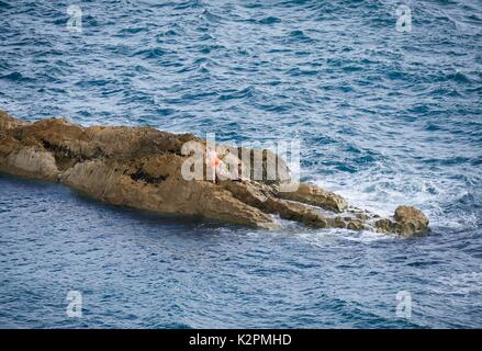 Durdle Door, Dorset, Großbritannien. 31. August 2017. UK Wetter. Urlauber genießen Sie einen sonnigen Tag auf der Jurassic Coast. Credit: Dan Tucker/Alamy leben Nachrichten Stockfoto