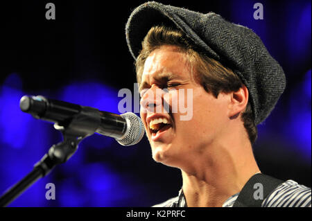 London, Großbritannien. 31. August 2017. Brad Simpson, Lead Sänger der Die Vamps, führt auf der Bühne als Bürgermeister von London, Sadiq Khan, startet der Londoner Herbst am Natural History Museum, scheint ein Schlaglicht auf die weltweit führenden kulturellen Ausstellungen und Veranstaltungen in der Hauptstadt in den kommenden Monaten. Credit: Stephen Chung/Alamy leben Nachrichten Stockfoto