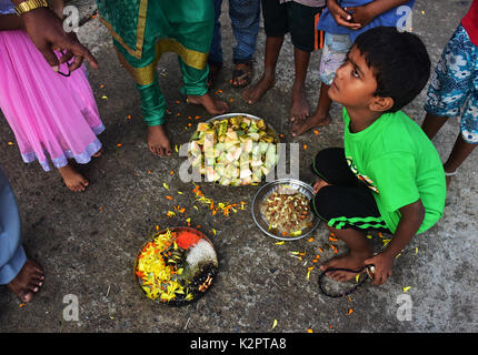 Mumbai, Indien. 30 August, 2017. 7. Tag Eintauchen von Lord Ganesha Festival in Versova Strand in Bombay. Credit: Azhar Khan/Alamy leben Nachrichten Stockfoto