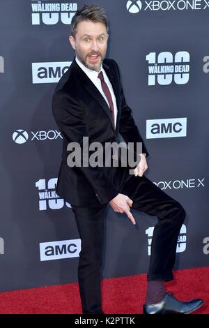 Los Angeles, USA. 22 Okt, 2017. Chris Hardwick sorgt der AMC "The Walking Dead" Jahreszeit 8 Premiere und die 100. episode Feier an der griechischen Theater am 22. Oktober 2017 in Los Angeles, Kalifornien. Credit: geisler - fotopress/alamy leben Nachrichten Stockfoto