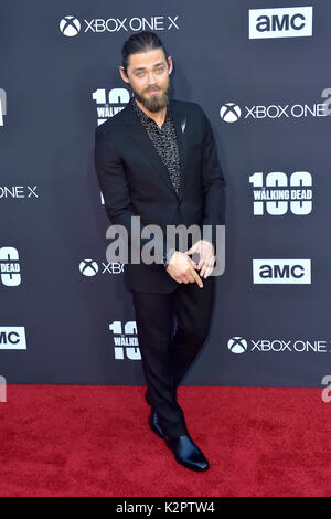 Los Angeles, USA. 22 Okt, 2017. Tom Payne sorgt der AMC "The Walking Dead" Jahreszeit 8 Premiere und die 100. episode Feier an der griechischen Theater am 22. Oktober 2017 in Los Angeles, Kalifornien. Credit: geisler - fotopress/alamy leben Nachrichten Stockfoto