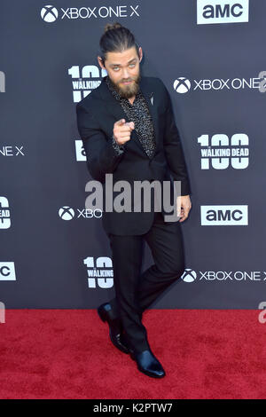 Los Angeles, USA. 22 Okt, 2017. Tom Payne sorgt der AMC "The Walking Dead" Jahreszeit 8 Premiere und die 100. episode Feier an der griechischen Theater am 22. Oktober 2017 in Los Angeles, Kalifornien. Credit: geisler - fotopress/alamy leben Nachrichten Stockfoto