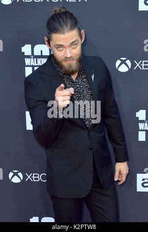 Los Angeles, USA. 22 Okt, 2017. Tom Payne sorgt der AMC "The Walking Dead" Jahreszeit 8 Premiere und die 100. episode Feier an der griechischen Theater am 22. Oktober 2017 in Los Angeles, Kalifornien. Credit: geisler - fotopress/alamy leben Nachrichten Stockfoto