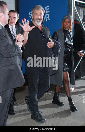 New Yok, NY, USA. Nov. 2017. Mel Gibson sah nach einem Auftritt am Guten Morgen Amerika, der seinen neuen Film Daddy's Home 2 in New York City am 9. November 2017 promotete. Credit: Rw/Media Punch/Alamy Live News Stockfoto