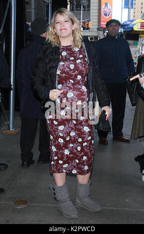 New Yok, NY, USA. Nov. 2017. Sara Haines sah nach einem Auftritt am Good Morning America in New York City am 9. November 2017. Credit: Rw/Media Punch/Alamy Live News Stockfoto