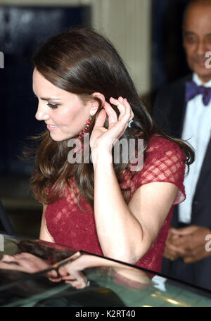 Foto muss Gutgeschrieben © Alpha Presse 079965 04/04/2017 Kate Herzogin von Cambridge Katherine Catherine Middleton Eröffnungsabend der 42. Straße in Beihilfe jedes Theater Royal London Stockfoto