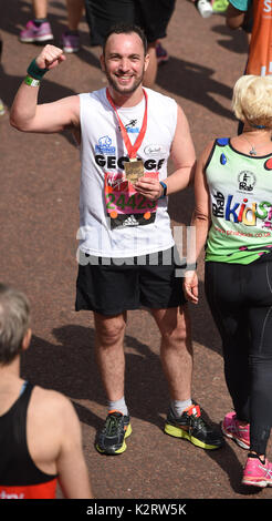 Foto muss Gutgeschrieben © Alpha Presse 079965 23.04.2017, George Riley bei der 2017 Virgin Money London Marathon. Stockfoto