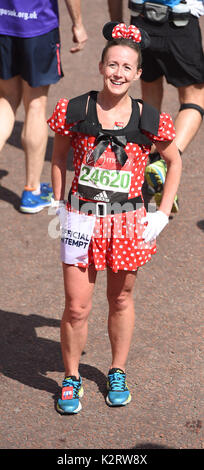 Foto muss Gutgeschrieben © Alpha Presse 079965 23.04.2017, Rebecca Vincent 2017 Virgin Money London Marathon. Stockfoto