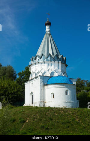 Blick auf die Heiligen Cosmas und Damian Kirche auf klaren Sommertag in Murom, Russland Stockfoto