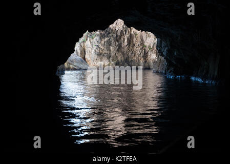 Ansicht von innen die Blaue Grotte Meer Höhle in Malta Stockfoto