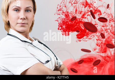 Frau Doktor mit Erythrozyten im Blut. Stockfoto