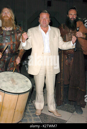 Bild muss an der Guildhall in London gutgeschrieben © Alpha Presse 055411 15/07/04 Ray Winstone King Arthur Premiere nach Partei Stockfoto