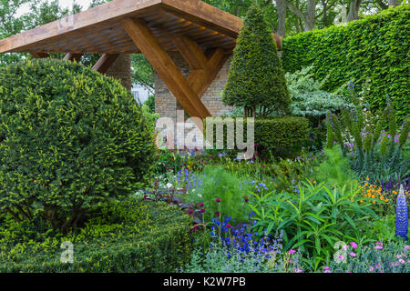 Die Morgan Stanley Garten, Designer Chris Beardshaw. Silber-vergoldete Medaille Sieger. Der Publikumspreis Stockfoto