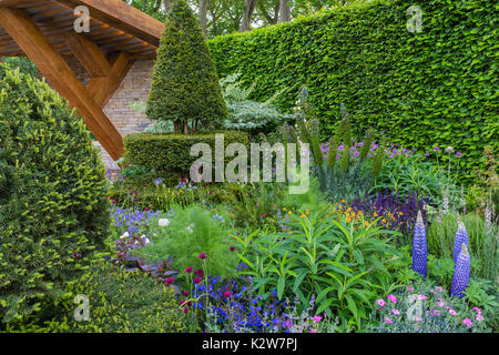 Die Morgan Stanley Garten, Designer Chris Beardshaw. Silber-vergoldete Medaille Sieger. Der Publikumspreis Stockfoto