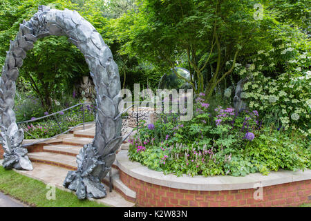 Die cwgc Centenary Garten, Designer David Domoney. Silbermedaille Stockfoto