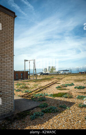 Strange Tower und Gebäude in Dungeness, Kent, Großbritannien Stockfoto