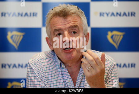 Ryanair Chief Executive Officer Michael O'Leary während einer Pressekonferenz im Grosvenor Hotel in London. Stockfoto