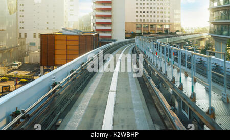 Bewegungsunschärfe der Zug in Bewegung im Tunnel in Odaiba, Tokyo, Japan Tokyo, Japan - 27. NOVEMBER Stockfoto