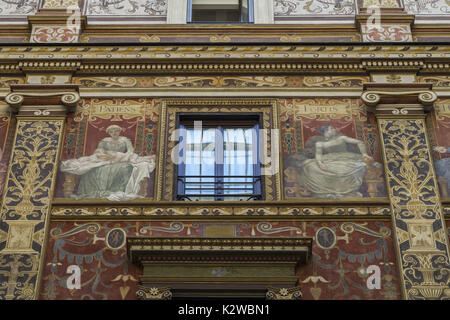 Die kunstvoll bemalten und verzierten Fassaden der Palazzo Sciarra Galleria Sciarra, Jugendstil, Rom. Latium. Italien, Juni 2017 Stockfoto