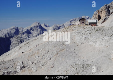 Planika Hütte unter Mt. Triglav in den Julischen Alpen. Stockfoto