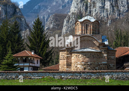 Panorama der mittelalterlichen Poganovo Kloster des Hl. Johannes des Theologen, Serbien Stockfoto