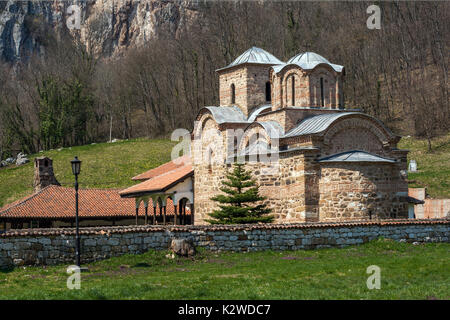 Panorama der mittelalterlichen Poganovo Kloster des Hl. Johannes des Theologen, Serbien Stockfoto