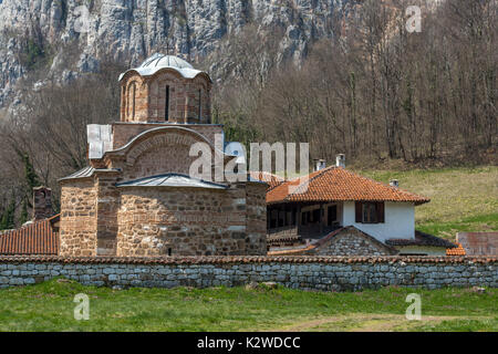 Panorama der mittelalterlichen Poganovo Kloster des Hl. Johannes des Theologen, Serbien Stockfoto