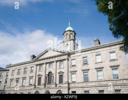 Low Angle View der südlichen Fassade des Rotunda Hospital im Zentrum von Dublin, Irland Stockfoto