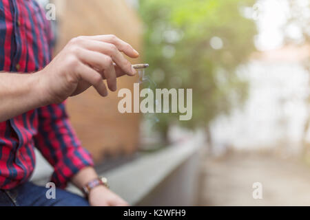 Nahaufnahme einer menschlichen Hand aufgerollt Gemeinsame Stockfoto