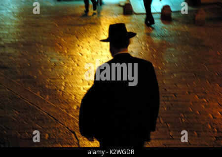 Juden in der Nacht in der Altstadt von Jerusalem. Israel Stockfoto