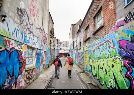 Graffiti in Hepburn Rd in Stokes Croft, Bristol, Großbritannien Stockfoto