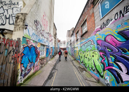 Graffiti in Hepburn Rd in Stokes Croft, Bristol, Großbritannien Stockfoto