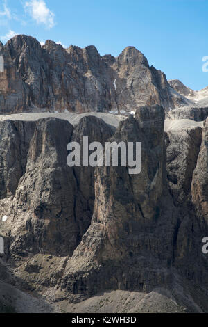 Die Sella Gruppe oder der Sellagruppe ein Blick von in der Nähe des Passo Gardena die Grenze des Gröden und Alta Badia Wolkenstein Dolomiten Italien Stockfoto