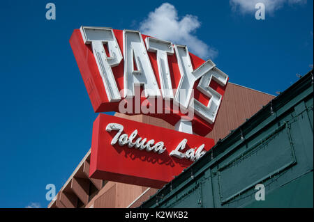 Patys classic Diner Zeichen in Toluca Lake Gegend des San Fernando Valley in Los Angeles, CA Stockfoto