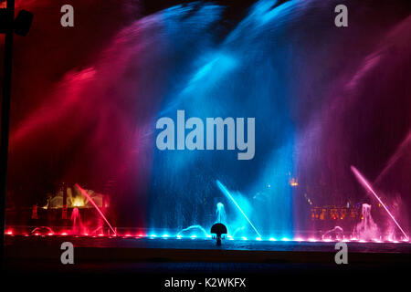 Lichtshow auf Fantasy Brunnen im Magic Water Circuit (weltweit größte Brunnen Komplex), Park der Reserve, Lima, Peru, Südamerika Stockfoto