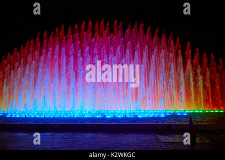 Rainbow Brunnen im Magic Water Circuit (weltweit größte Brunnen Komplex), Park der Reserve, Lima, Peru, Südamerika Stockfoto