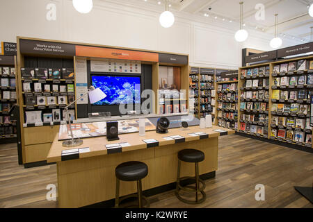 Die kürzlich Amazon Book Store auf W. 34th Street in Manhattan, eine seltene Amazon Brick & Mortar Store eröffnet. Stockfoto