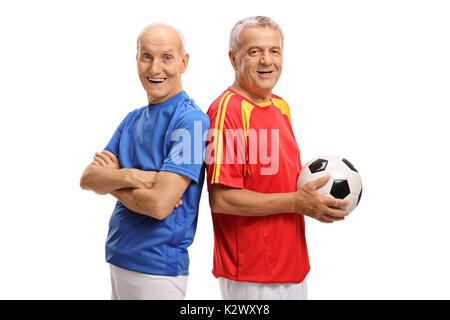 Zwei ältere Fussball Spieler, an der Kamera und lächelnd auf weißem Hintergrund Stockfoto