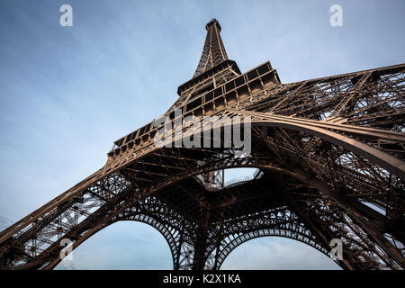 Paris mit Eiffelturm, wie es das wichtigste Wahrzeichen der Stadt. Stockfoto