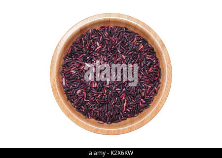 Thai schwarz Jasmin Reis oder Reis Berry in Houten auf weißem Hintergrund mit Freistellungspfad isoliert Stockfoto