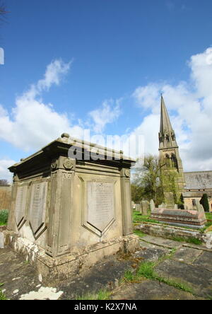 Die alter Grab des renommierten englischen Gärtner, Sir Joseph Paxton auf dem Friedhof von St. Peter (dargestellt), Edensor, Chatsworth Immobilien, Derbyshire, Großbritannien Stockfoto