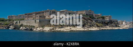 Conference Centre Villa Bighi, Triq Marina, Il-Kalkara, Malta - vom Grand Harbour, Valetta, Malta gesehen Stockfoto