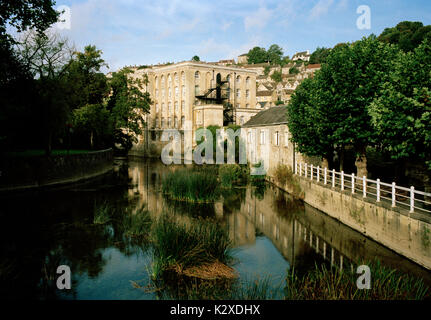 Fluss Avon in Bradford on Avon in Wiltshire, England, in Großbritannien im Vereinigten Königreich Großbritannien Europa. Landschaft städtische Szene Englisch British Travel Stockfoto