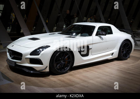 ESSEN, Deutschland - Apr 6, 2017: 2013 Mercedes Benz SLS AMG Black Series Coupé (C 197) Sportwagen auf der Techno Classica Essen Car Show Stockfoto